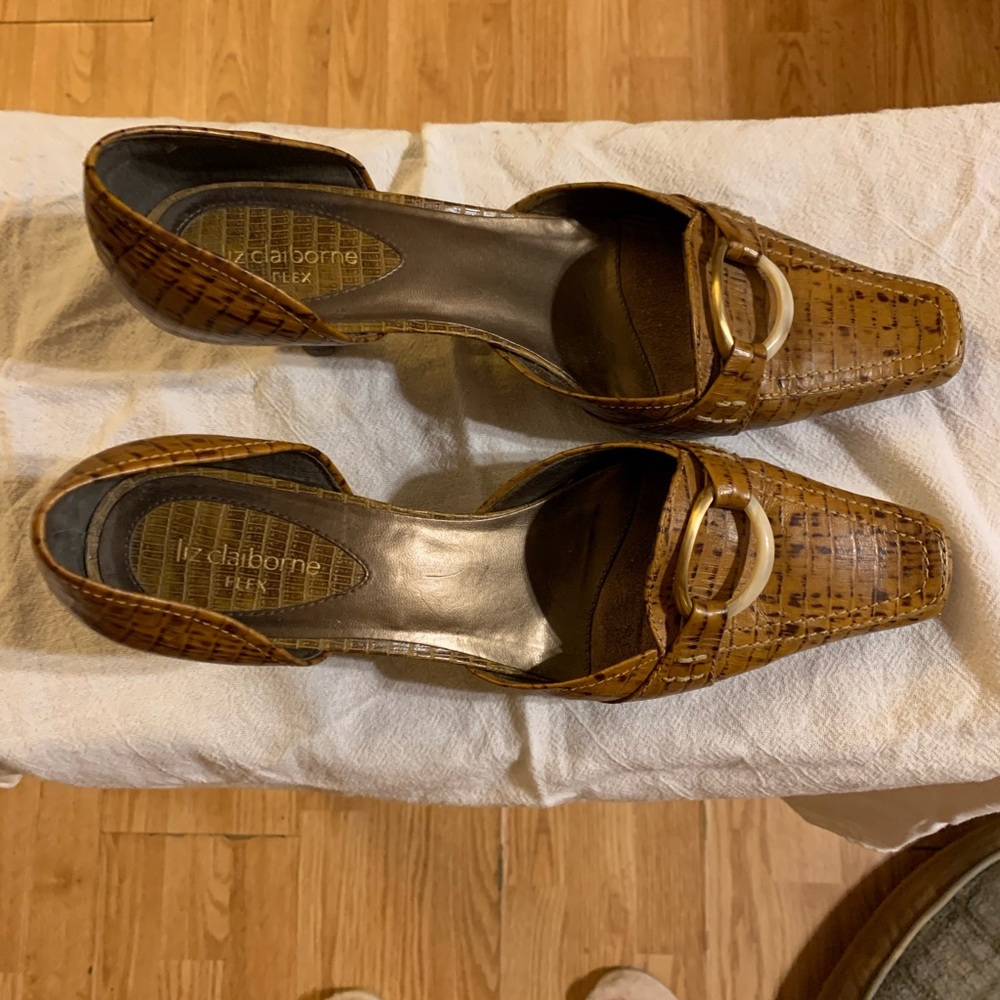 Liz Claiborne faux basket weave heels 8.5